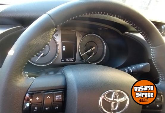 Camionetas - Toyota HILUX SR 2.4 4x2 2022 Diesel 19000Km - En Venta