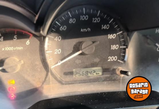 Camionetas - Toyota Hilux DX pack 4x2 2014 Diesel 257000Km - En Venta