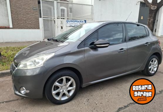 Autos - Peugeot 208 nav touch 2014 Nafta 135000Km - En Venta