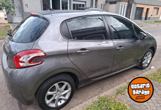 Autos - Peugeot 208 nav touch 2014 Nafta 135000Km - En Venta