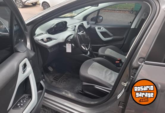 Autos - Peugeot 208 nav touch 2014 Nafta 135000Km - En Venta