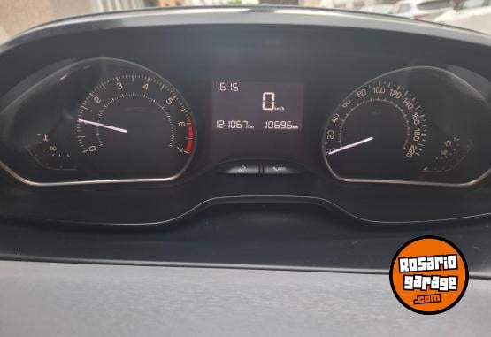 Autos - Peugeot 208 nav touch 2014 Nafta 135000Km - En Venta