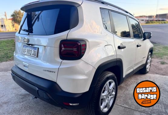 Camionetas - Chrysler Jeep Renegade 1.8 Sport a 2023 Nafta 20000Km - En Venta