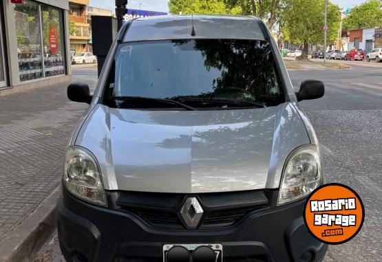 Utilitarios - Renault Kangoo 2015 GNC 195000Km - En Venta