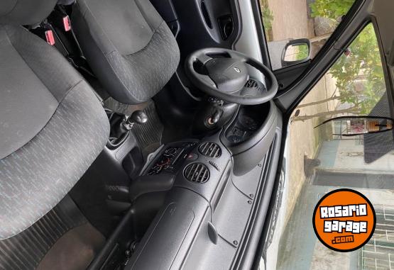 Utilitarios - Renault Kangoo 2015 GNC 195000Km - En Venta