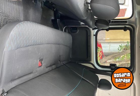 Utilitarios - Renault Kangoo 2015 GNC 195000Km - En Venta