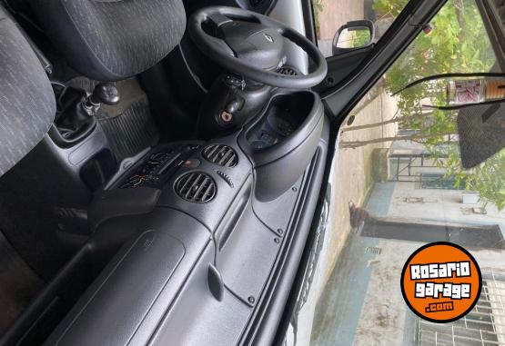 Utilitarios - Renault Kangoo 2015 GNC 195000Km - En Venta