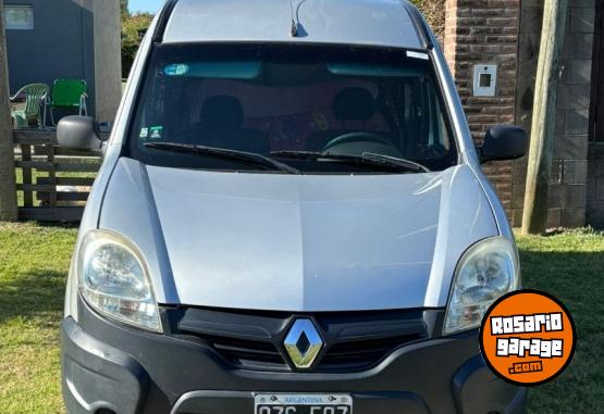 Utilitarios - Renault Kangoo 2015 GNC 200000Km - En Venta