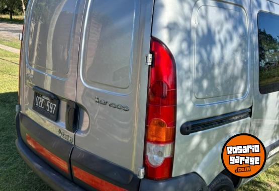 Utilitarios - Renault Kangoo 2015 GNC 200000Km - En Venta