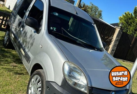 Utilitarios - Renault Kangoo 2015 GNC 200000Km - En Venta