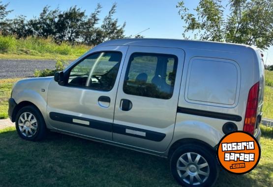 Utilitarios - Renault Kangoo 2015 GNC 200000Km - En Venta