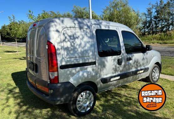 Utilitarios - Renault Kangoo 2015 GNC 200000Km - En Venta