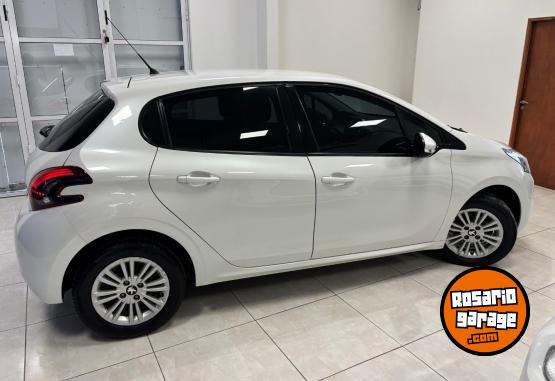 Autos - Peugeot 208 ALLURE NAV 2019 Nafta 105000Km - En Venta