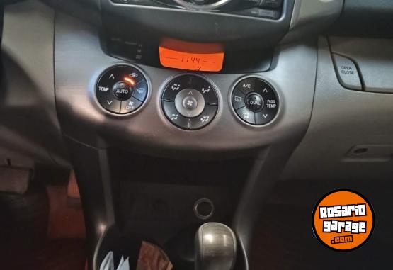 Camionetas - Toyota RAV 4 AUTOMATICA 4X2. 2012 Nafta 142000Km - En Venta
