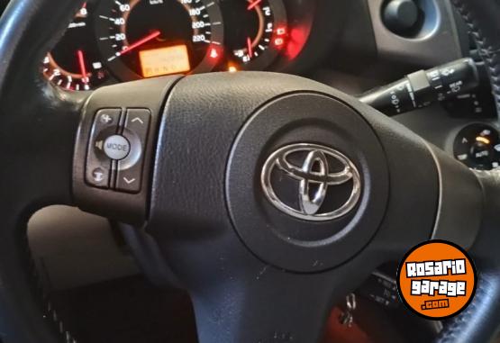 Camionetas - Toyota RAV 4 AUTOMATICA 4X2. 2012 Nafta 142000Km - En Venta