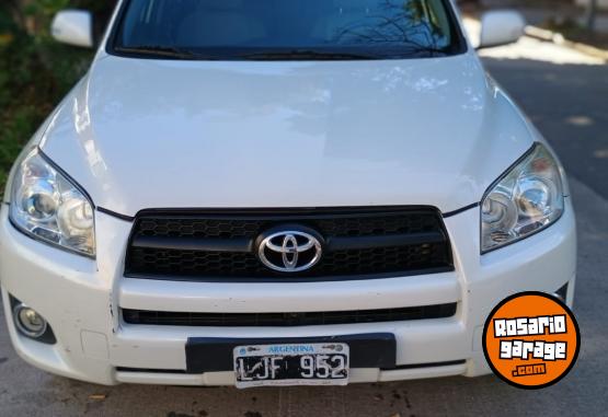 Camionetas - Toyota RAV 4 AUTOMATICA 4X2. 2012 Nafta 142000Km - En Venta