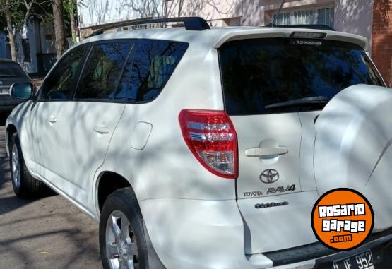 Camionetas - Toyota RAV 4 AUTOMATICA 4X2. 2012 Nafta 142000Km - En Venta