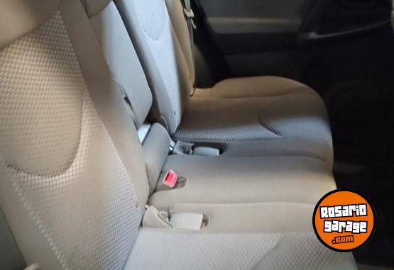 Camionetas - Toyota RAV 4 AUTOMATICA 4X2. 2012 Nafta 142000Km - En Venta