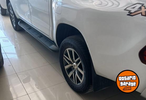 Camionetas - Toyota Hilux 2019 Diesel 127000Km - En Venta