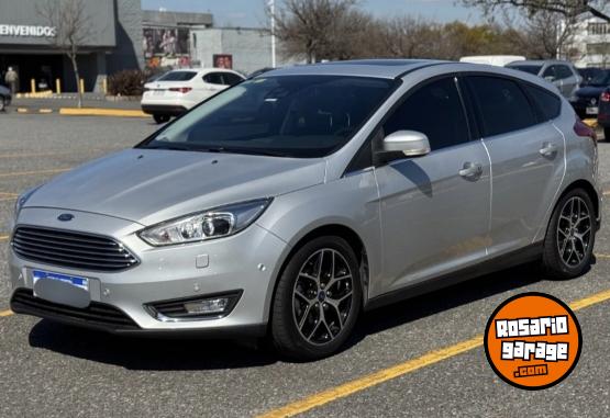 Autos - Ford Focus titanium 1ra mano p 2017 Nafta 102000Km - En Venta