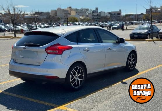 Autos - Ford Focus titanium 1ra mano p 2017 Nafta 102000Km - En Venta
