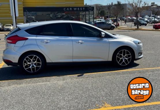 Autos - Ford Focus titanium 1ra mano p 2017 Nafta 102000Km - En Venta