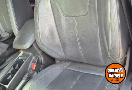 Autos - Ford Focus titanium 1ra mano p 2017 Nafta 102000Km - En Venta