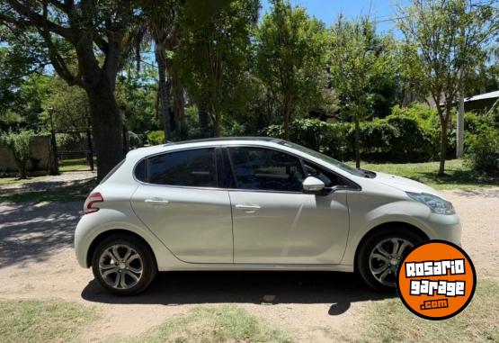 Autos - Peugeot 208 2015 Nafta 96000Km - En Venta