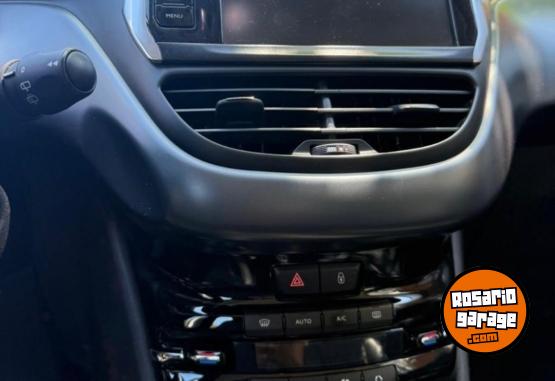 Autos - Peugeot 208 2015 Nafta 96000Km - En Venta