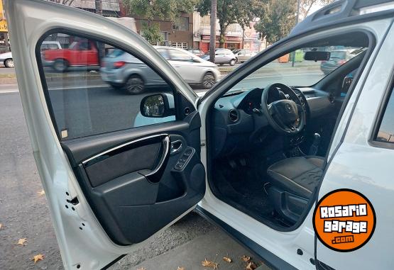 Autos - Renault Duster Dakar 2015 Nafta 99000Km - En Venta