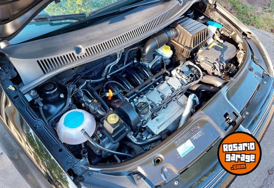 Autos - Volkswagen Suran Highline 2012 Nafta 139000Km - En Venta