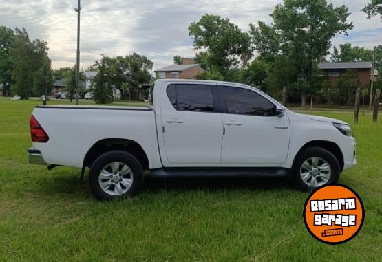 Camionetas - Toyota HILUX SRV 2018 Diesel 174000Km - En Venta
