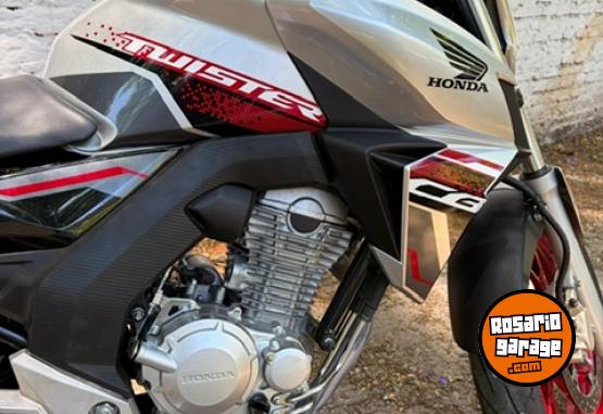 Motos - Honda TWISTER CB 250 2022 Nafta 7200Km - En Venta