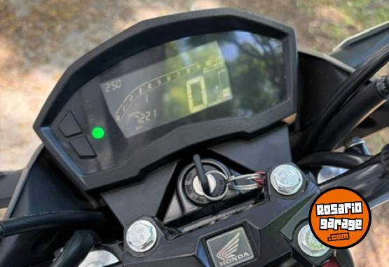Motos - Honda TWISTER CB 250 2022 Nafta 7200Km - En Venta