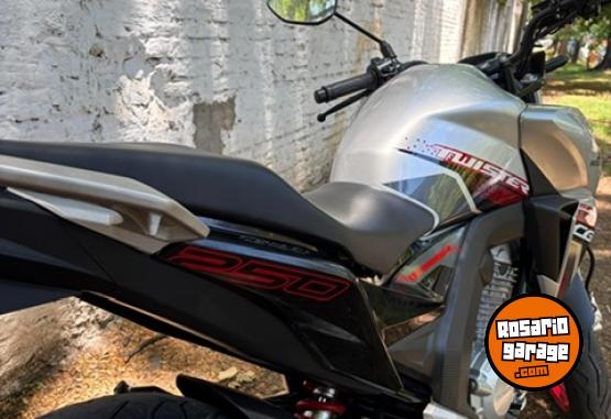 Motos - Honda TWISTER CB 250 2022 Nafta 7200Km - En Venta