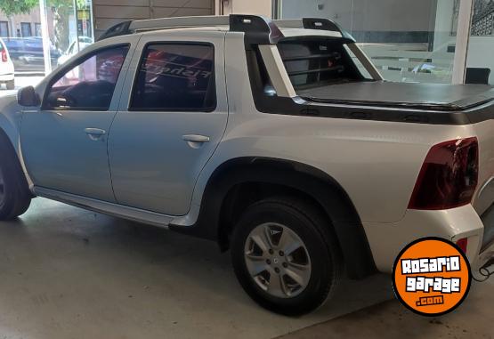 Camionetas - Renault DUSTER OROCH 2.0 OUTSIDER 2017 GNC 172000Km - En Venta