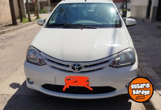 Autos - Toyota Etios xs 2015 Nafta 140000Km - En Venta