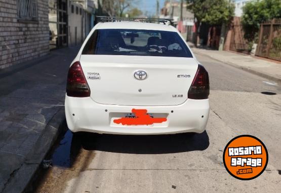 Autos - Toyota Etios xs 2015 Nafta 140000Km - En Venta