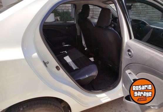 Autos - Toyota Etios xs 2015 Nafta 140000Km - En Venta