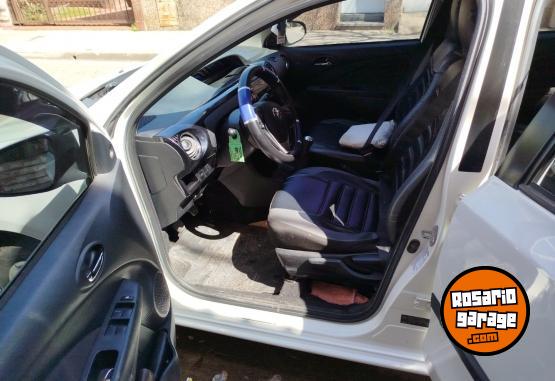 Autos - Toyota Etios xs 2015 Nafta 140000Km - En Venta