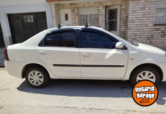 Autos - Toyota Etios xs 2015 Nafta 140000Km - En Venta
