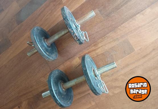 Deportes - Excelente Par de Mancuernas Cromadas y Moleteadas Macizas con Topes y 12 Kg de Discos de Fundición - En Venta