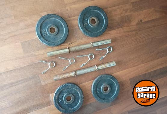 Deportes - Excelente Par de Mancuernas Cromadas y Moleteadas Macizas con Topes y 12 Kg de Discos de Fundición - En Venta