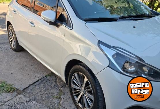 Autos - Peugeot 208 FELINE 2017 Nafta 105000Km - En Venta