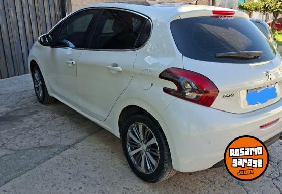 Autos - Peugeot 208 FELINE 2017 Nafta 105000Km - En Venta