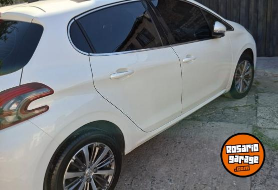 Autos - Peugeot 208 FELINE 2017 Nafta 105000Km - En Venta