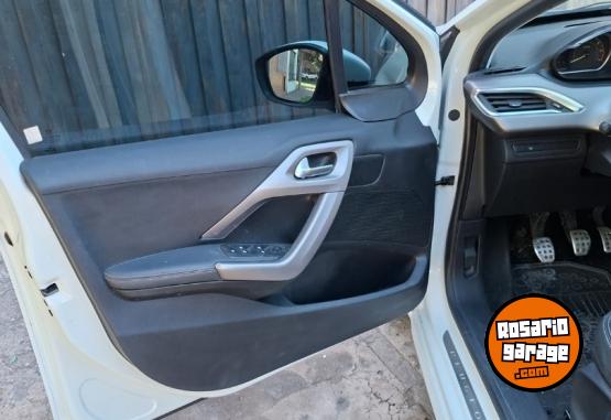 Autos - Peugeot 208 FELINE 2017 Nafta 105000Km - En Venta