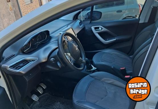 Autos - Peugeot 208 FELINE 2017 Nafta 105000Km - En Venta