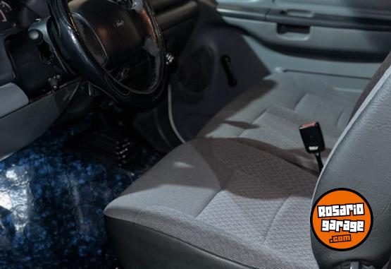 Camiones y Gras - F4000/2005 Disel Cummins - En Venta