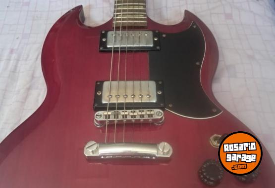 Instrumentos Musicales - Exelente guitarra tipo SG - En Venta